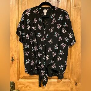 Beautiful Chico’s Short Sleeved Crepe Top with Flower Pattern